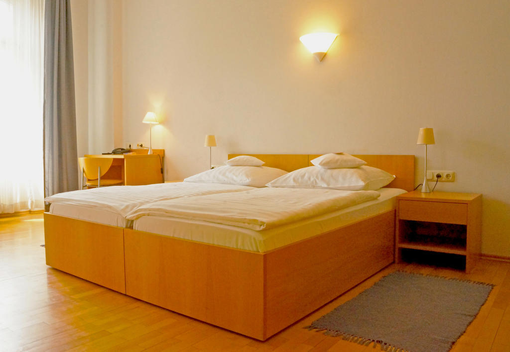 Hotel zum Scheppen Eck Wiesbaden Zimmer foto