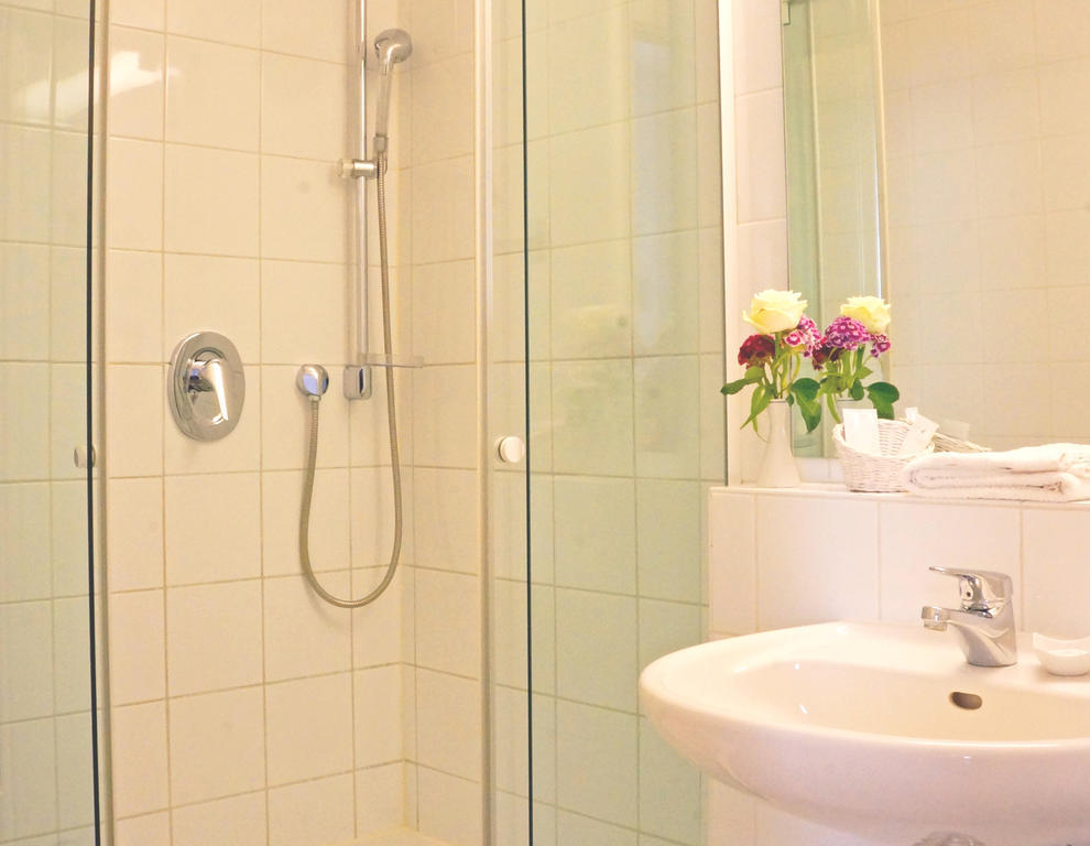 Hotel zum Scheppen Eck Wiesbaden Zimmer foto